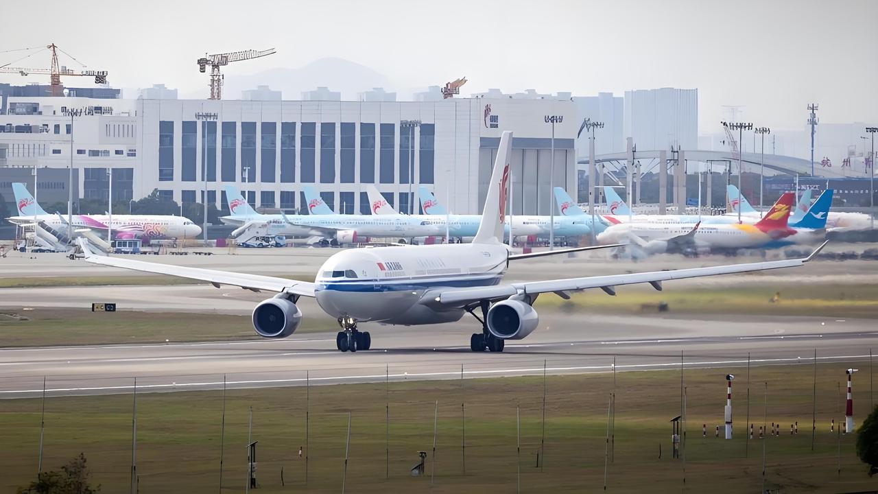 机票出行成本再度上调。2026年4月1日，国航、南航、厦航、中联航等多家航空公司