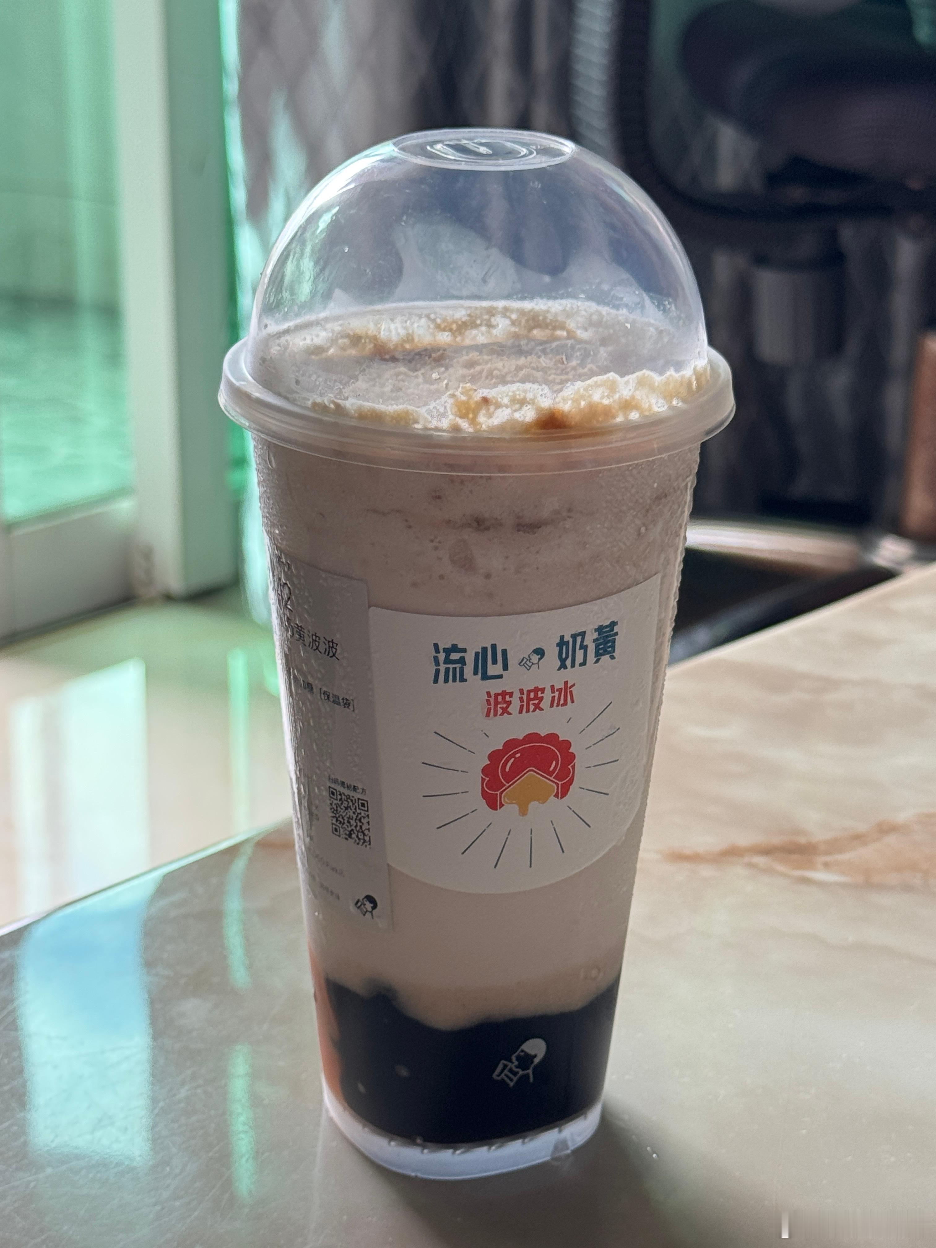 终于喝上了喜茶流心奶黄波波冰和酱香白脱碎银子 流心奶黄不加糖都有点齁甜 碎银子还