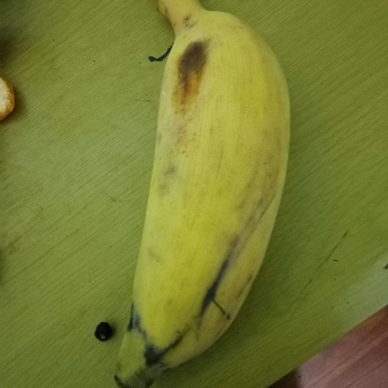 广西芭蕉果肉里边有两颗种子

来到广西巴马后吃了这里的各种香蕉，如拇指蕉、小米椒