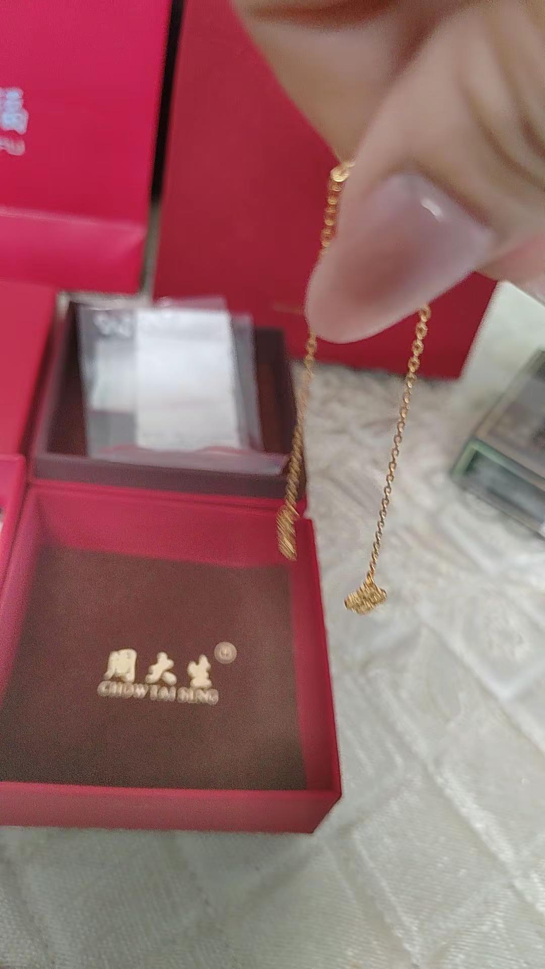 喜欢的东西有能力就自己买呗，一定要好好爱自己