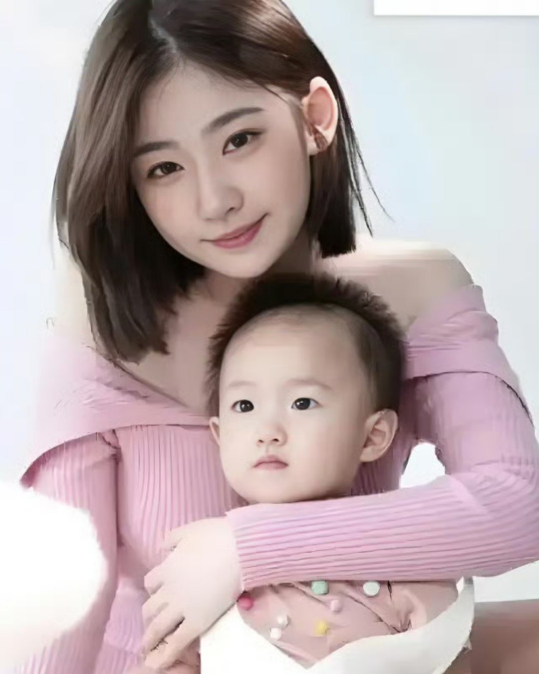 黄一鸣回应让孩子上私立幼儿园 闪闪真的非常聪明伶俐。 ​​​