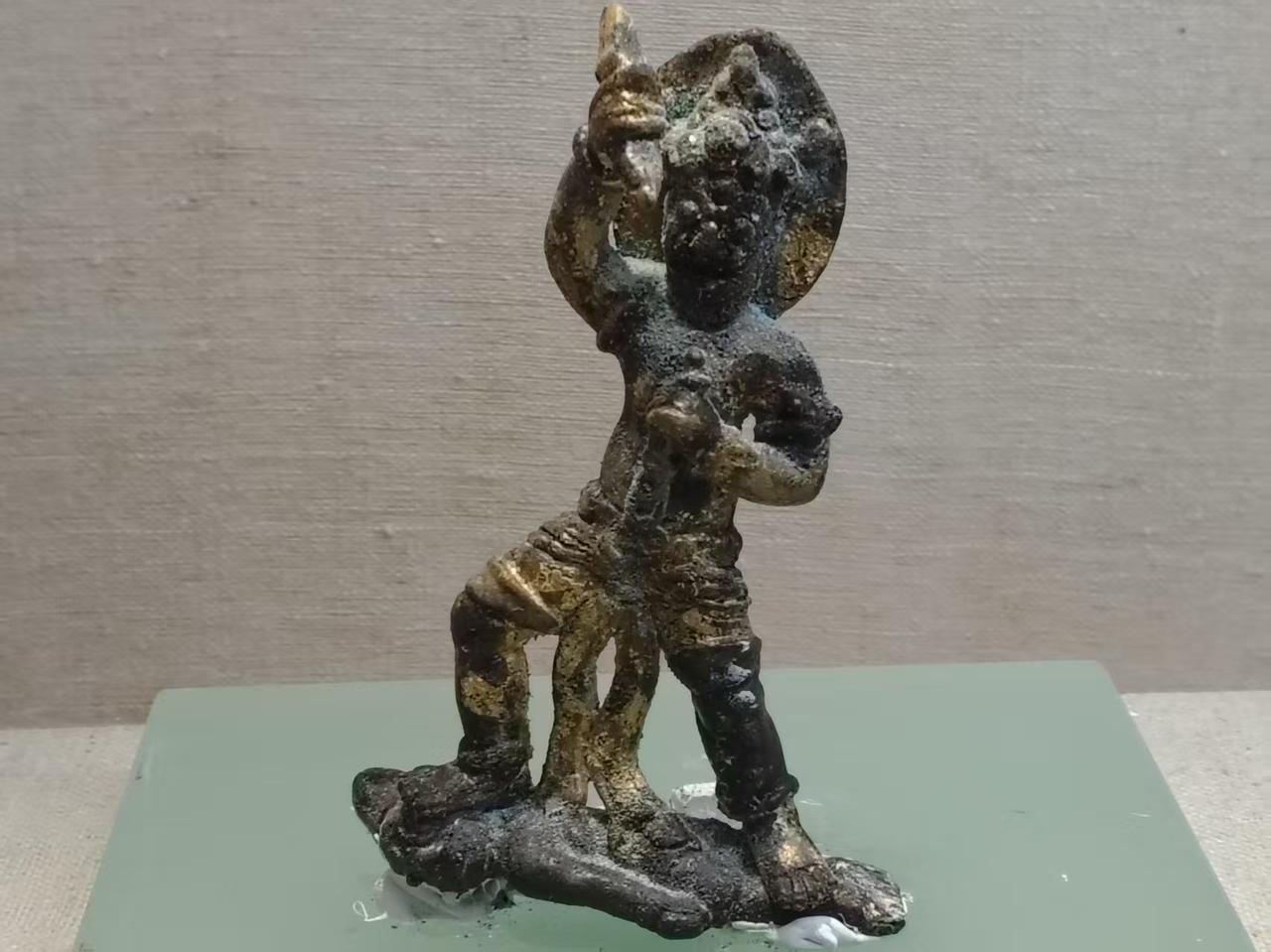 鹰酱:      事实上，很多国家都在剥削我们，其中也包括我们的盟友。

记者: