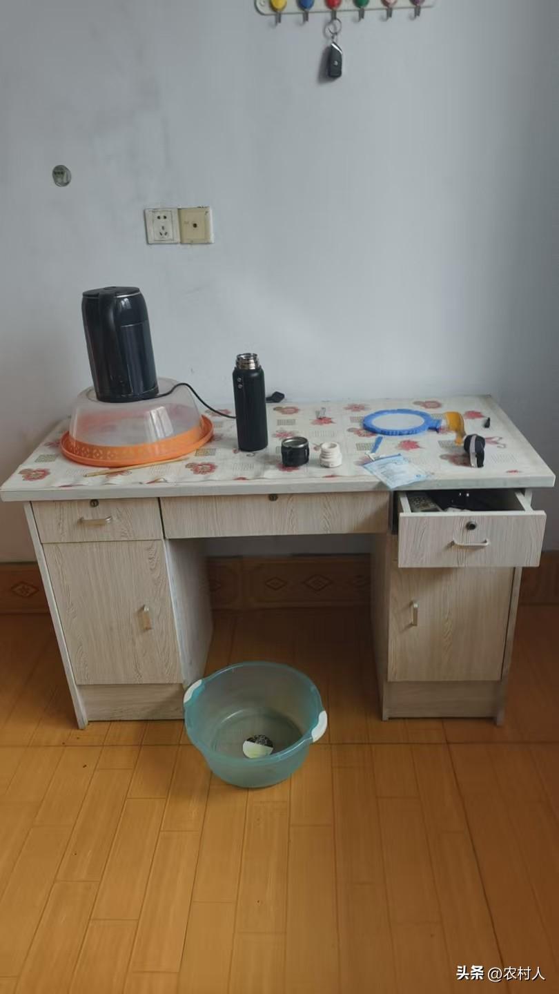 我坚持了这么久，
粉丝多，点赞多，
就是钱不多。
我每天都是收入1毛钱，2毛钱，