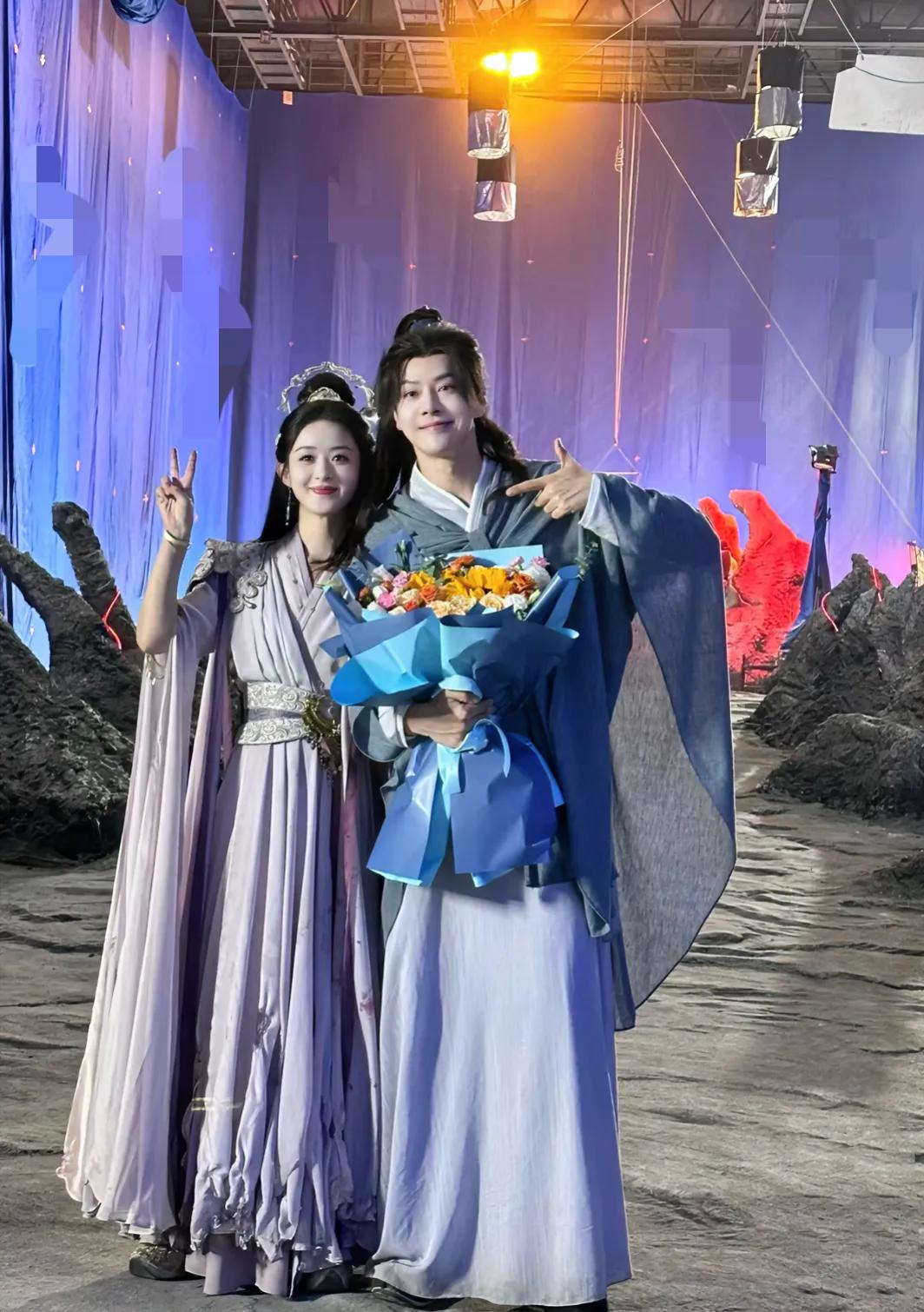 九年了，我一直都在哦，花千骨到现在，颜值没有垮，演技越来越好！   #说出一部电