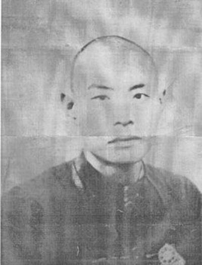 窦来庚（1900—1942.8.29），字峰山，山东省临朐县营子乡窦家洼村人。山