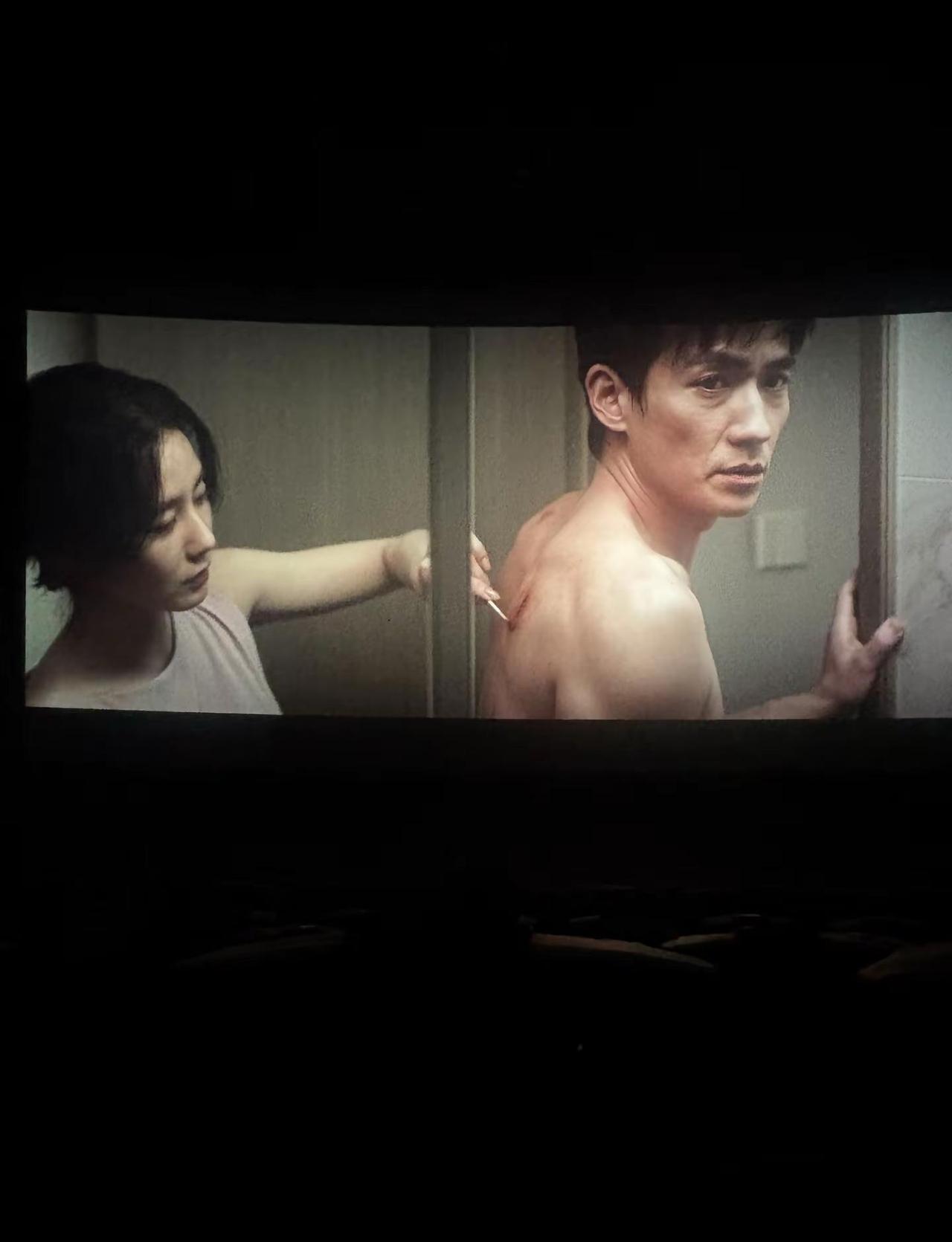 惊蛰无声告诉女孩子一个道理 幸福可以是演出来的 万家灯火的背后尽是男人出轨 是欺