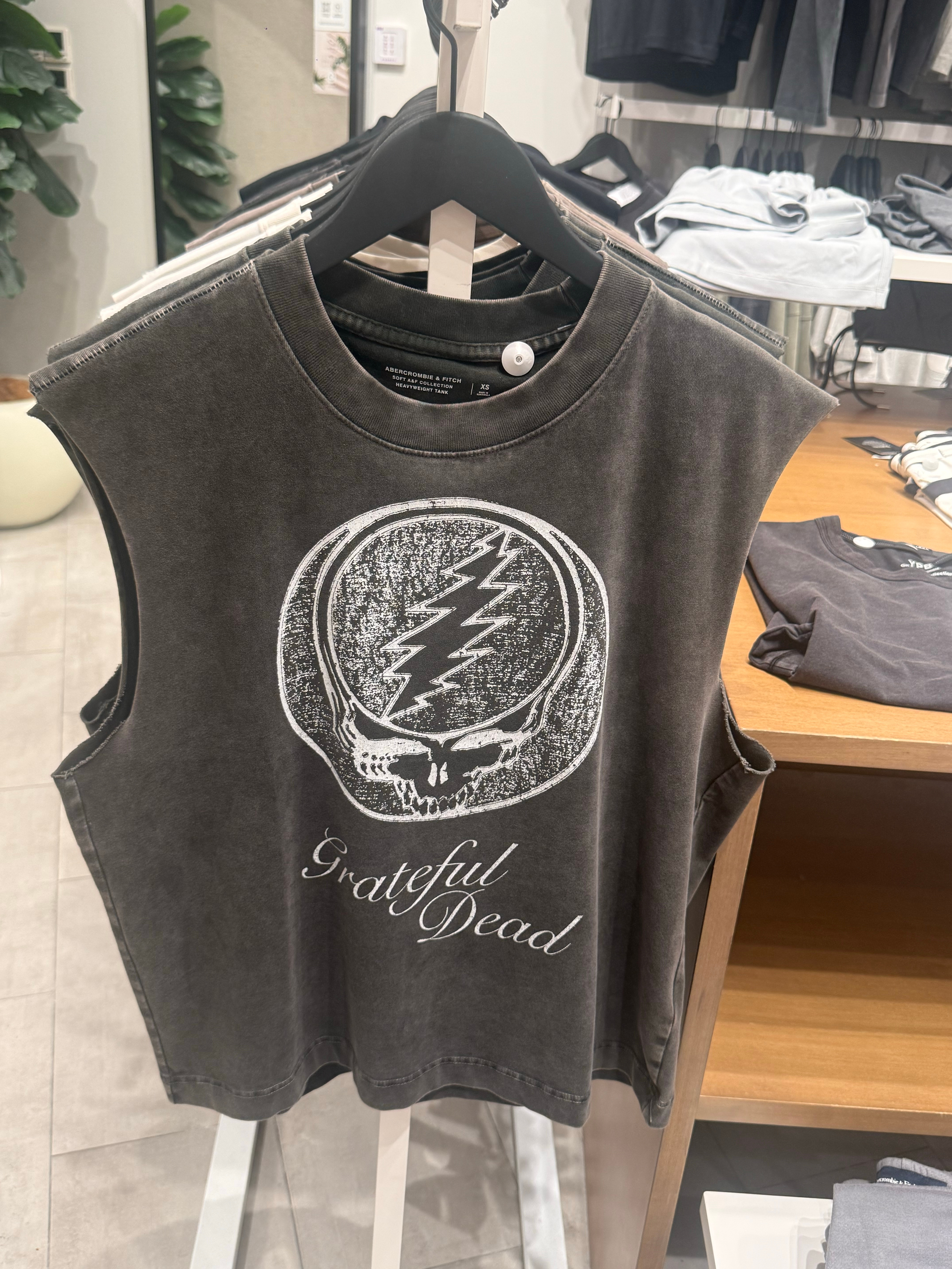 郑朋去买这件衣服然后我就说这个Logo是你满脑子都是雷雷 