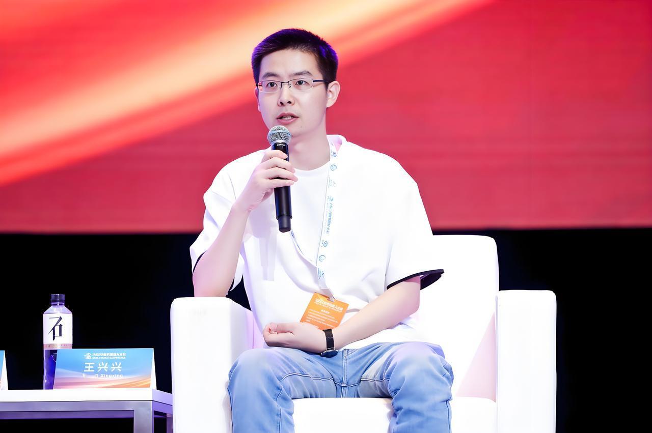 “最强90后”王兴兴愤怒辟谣！
日前，网络传言宇树科技上市“绿色通道”被叫停，引