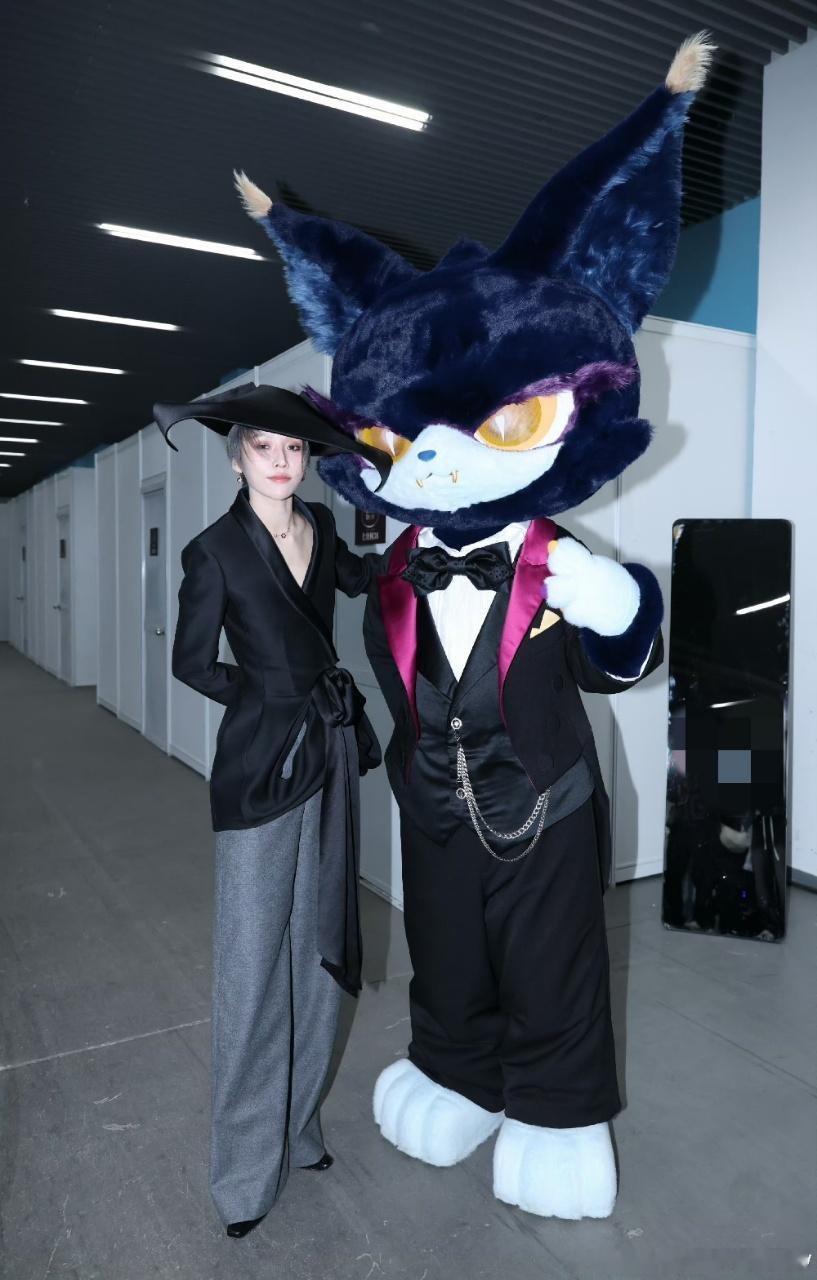 刘雨昕约喵娲娲下次再见刘雨昕这波操作太绝！生日直播感谢喵娲娲后直接约下次见，跨次