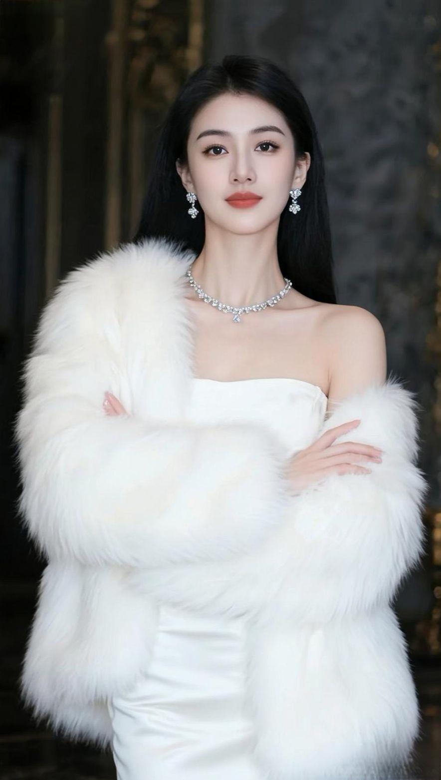 抖音ai创作 皮草穿搭 氛围感美女 高级感 孤独万岁
