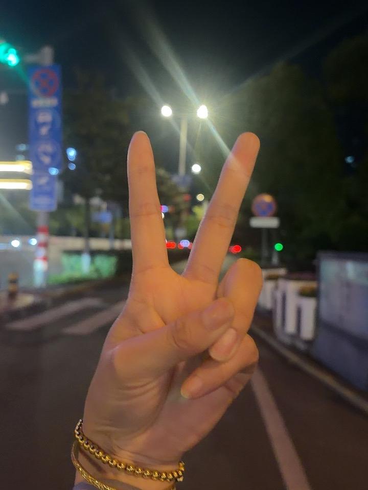 分享一下你随手拍下的照片下班路上，卸下一天的疲惫，晚风轻轻拂过肩头，把一天的疲惫
