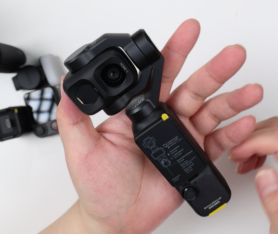 大疆 Osmo Pocket 4P 今天正式开卖了，标准套装 3799 元，带麦