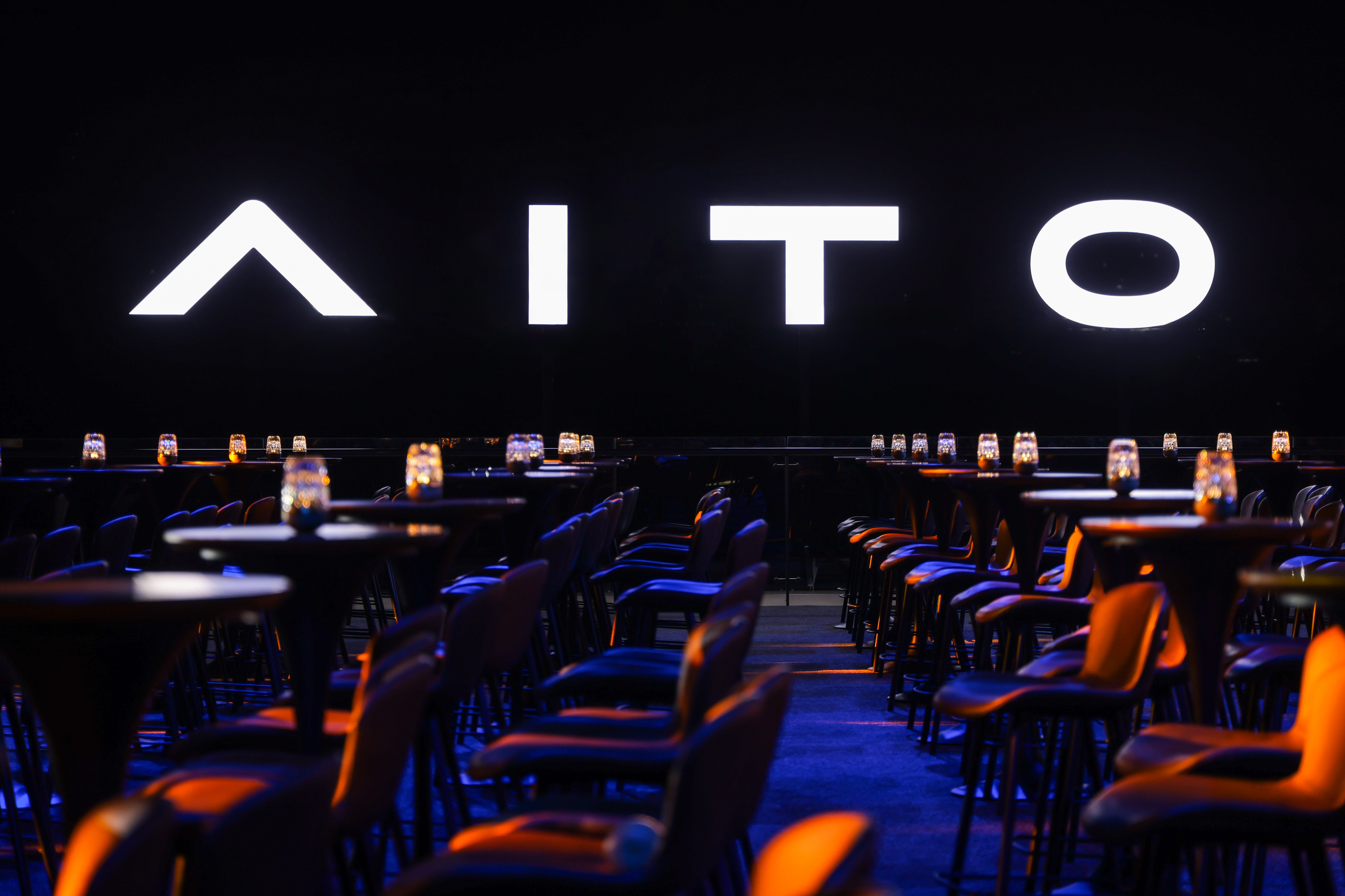 今晚问界M9星光之夜，马东是车主主持人，刘涛、尚雯婕、胡兵、刘谦、张馨予……也是