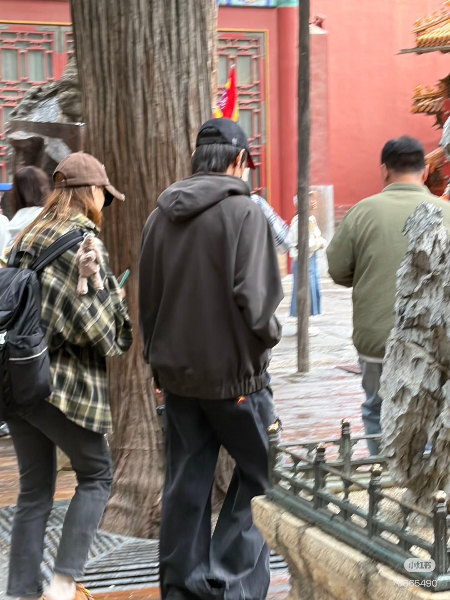 张泽禹 网友在故宫博物馆偶遇张泽禹小禹玩得开心呀～网友北京偶遇张泽禹网友故宫博物