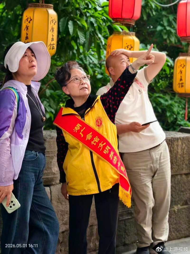 #坚守者把山城温度传递给八方来客#【“五一”假期背后的坚守，他们把山城的温度传递