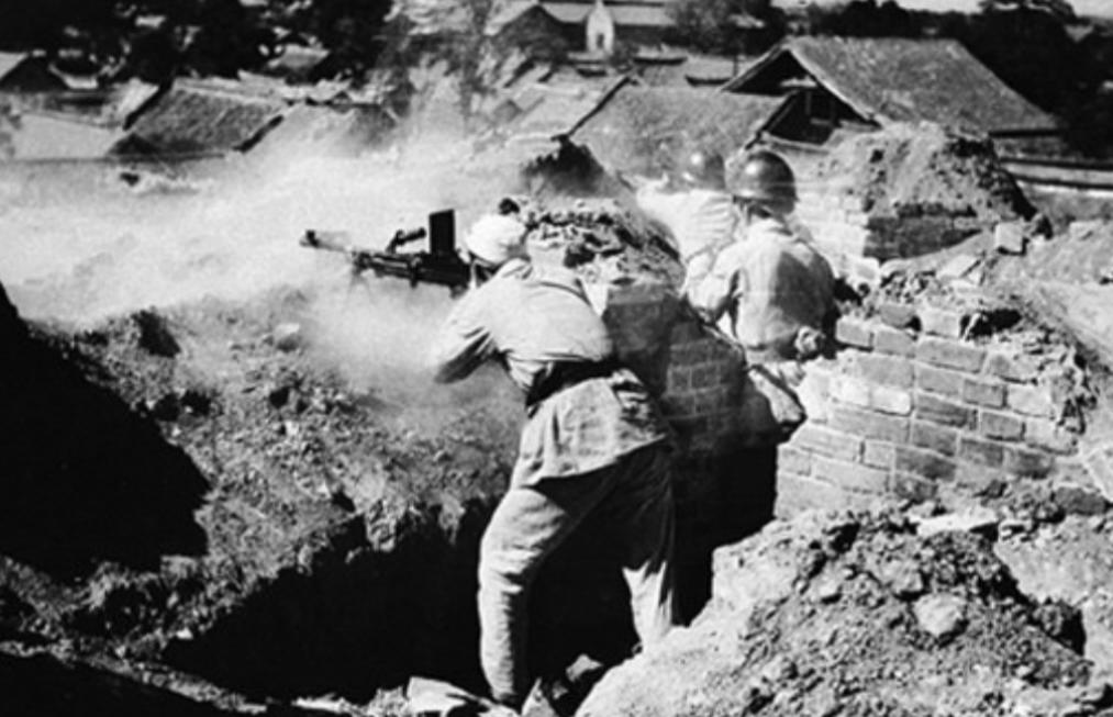 1948年，济南战役中，王耀武有一个团，被包围后仍死战不退，全团7个连1000多