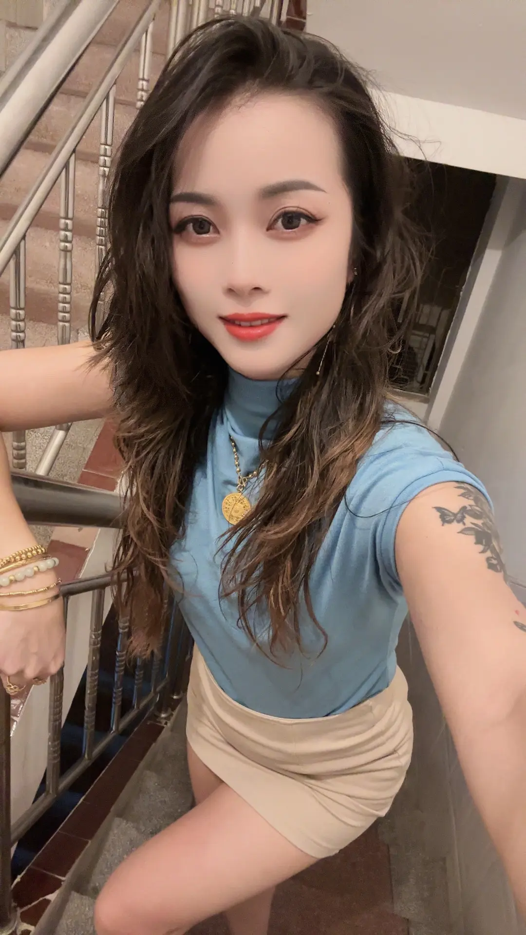 伸耳朵过来，我告诉你一个秘密。