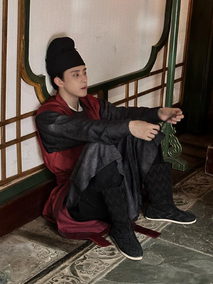 敖瑞鹏陈一杀青照 敖瑞鹏晒一点浩然气杀青照  敖瑞鹏陈一杀青照，是敖子晒了一点浩