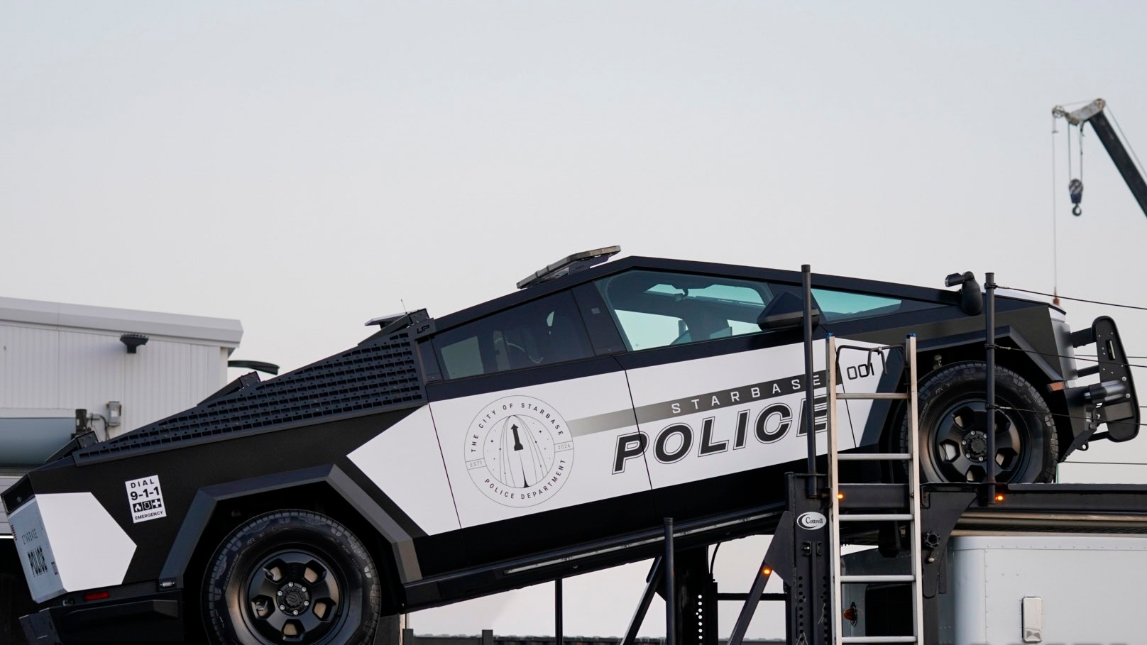 Starbase警用特斯拉Cybertruck ​​​