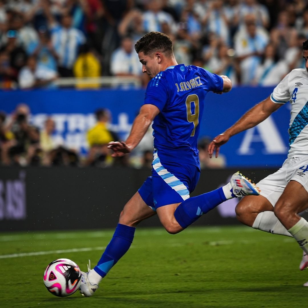 阿尔瓦雷斯ins晒图：两场比赛，两场胜利💪🏻加油！🇦🇷#阿根廷球迷俱乐部