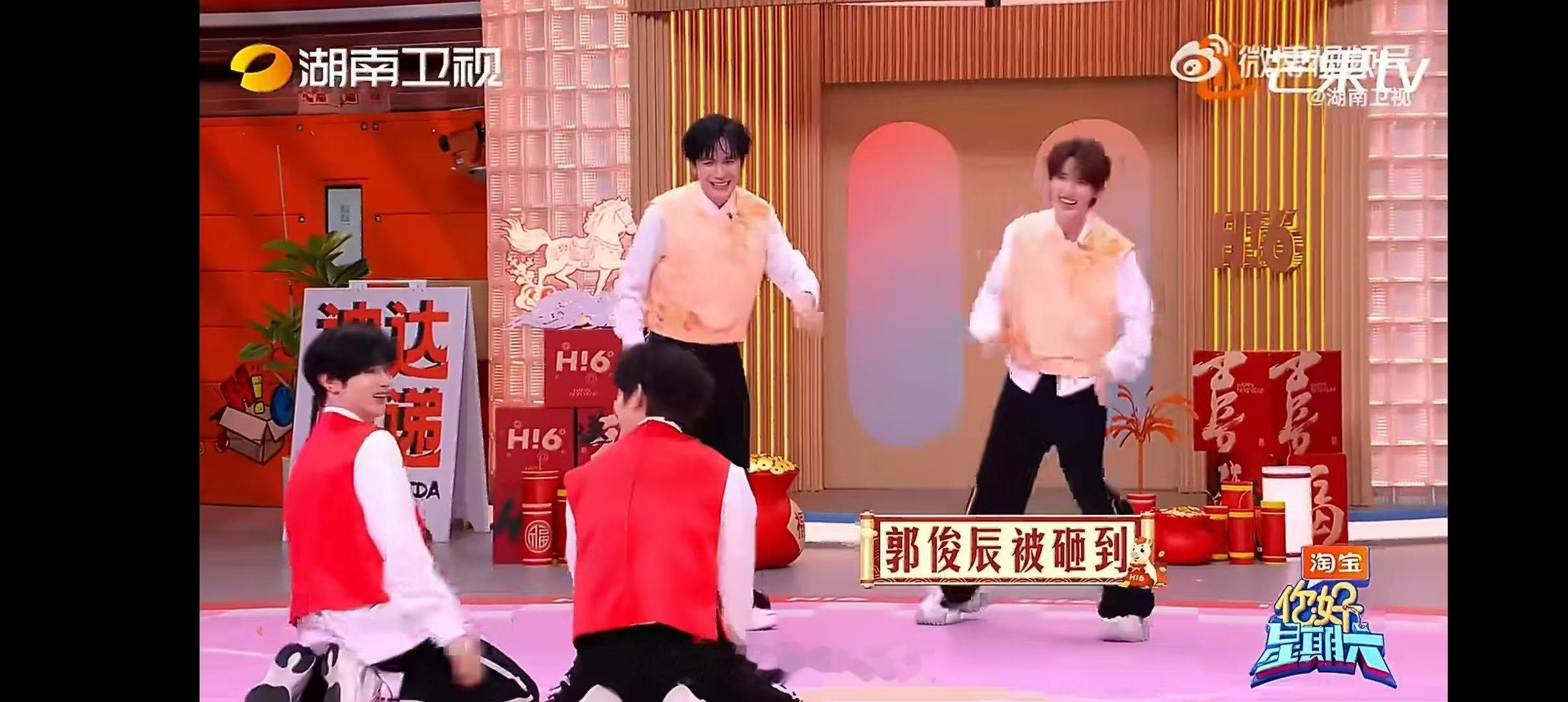 丁程鑫迅雷不及掩耳之势具象化你好星期六这速度谁顶得住！丁程鑫跳完舞秒冲抢福袋，一