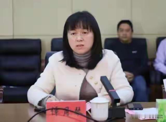 她48岁，县宣传部，买茶叶套公款女部长，被双开了！

遂川县委原常委、宣传部原部