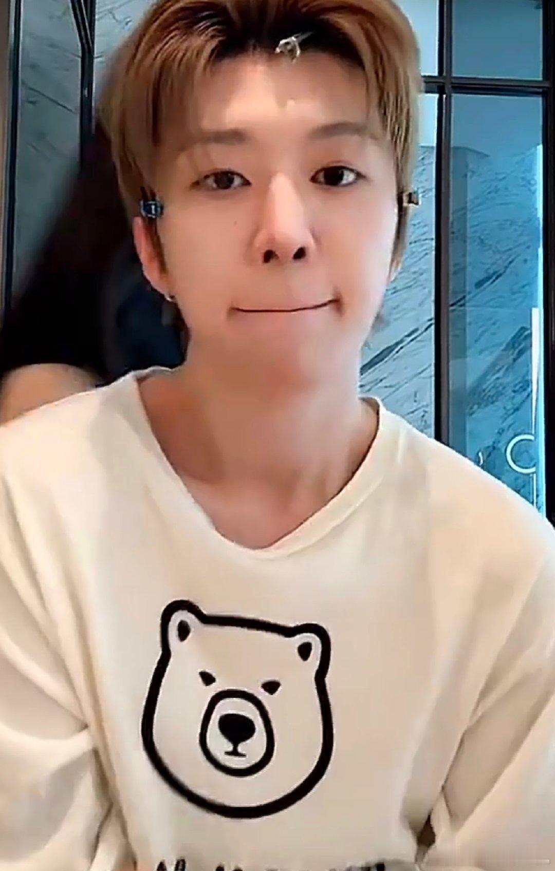 范丞丞直播突然唱了一句Justin范丞丞唱了一句justin 范丞丞直播突然唱了