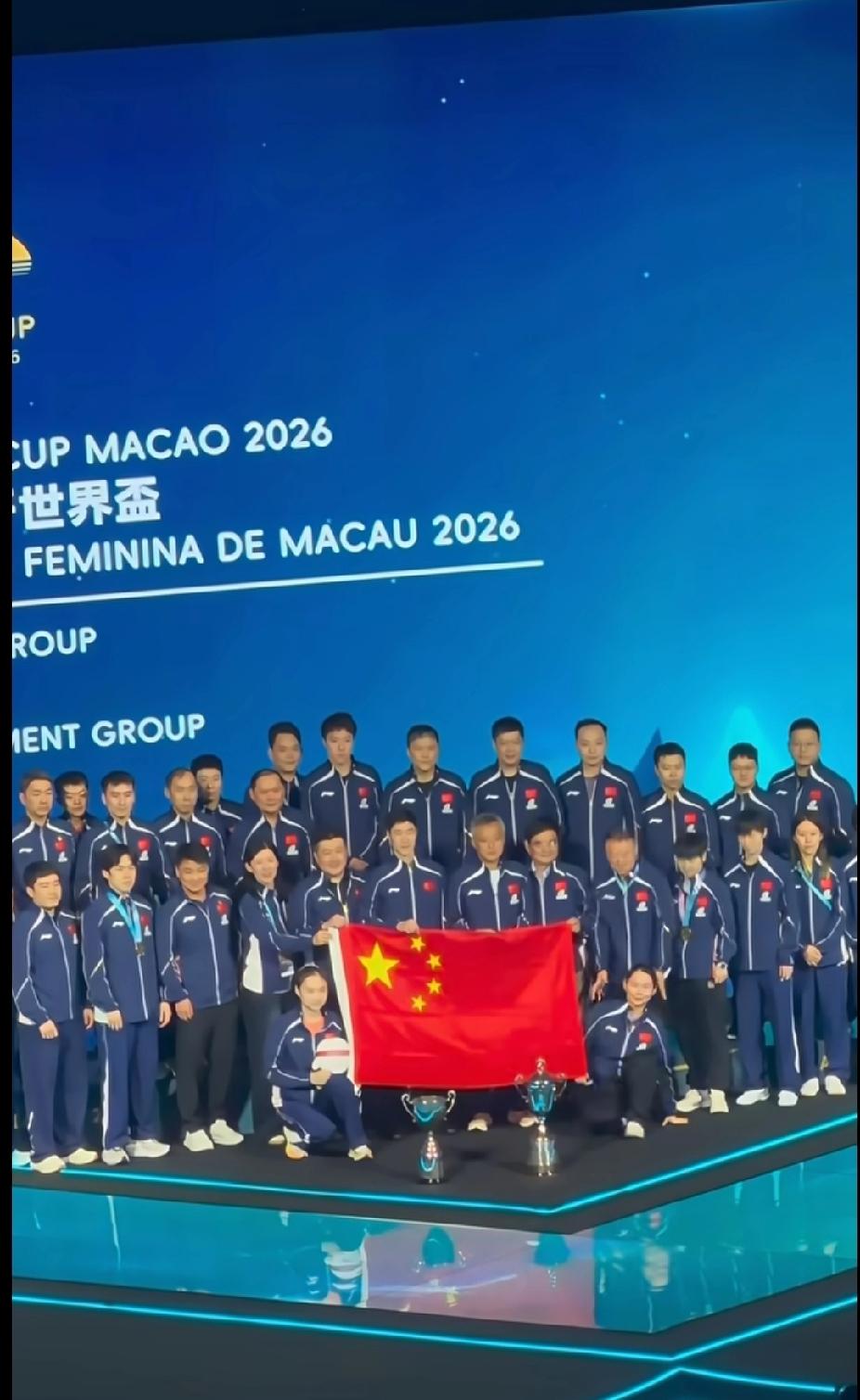 国乒合影名场面：马琳伸手扶何卓佳，这细节太暖了
 
澳门世界杯国乒大合照的瞬间，