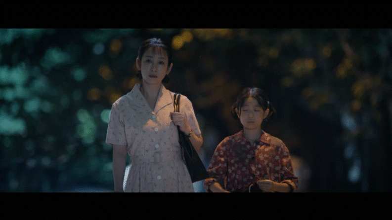 秦海璐是主角的领衔主演秦海璐倾情领衔年代力作《主角》，扎根时代背景，演绎跌宕人生