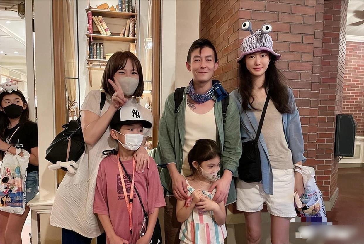 40多岁的陈冠希常旅居意大利，享受陪妻女的时光。陈冠希的妻子是超模秦舒培，比他小