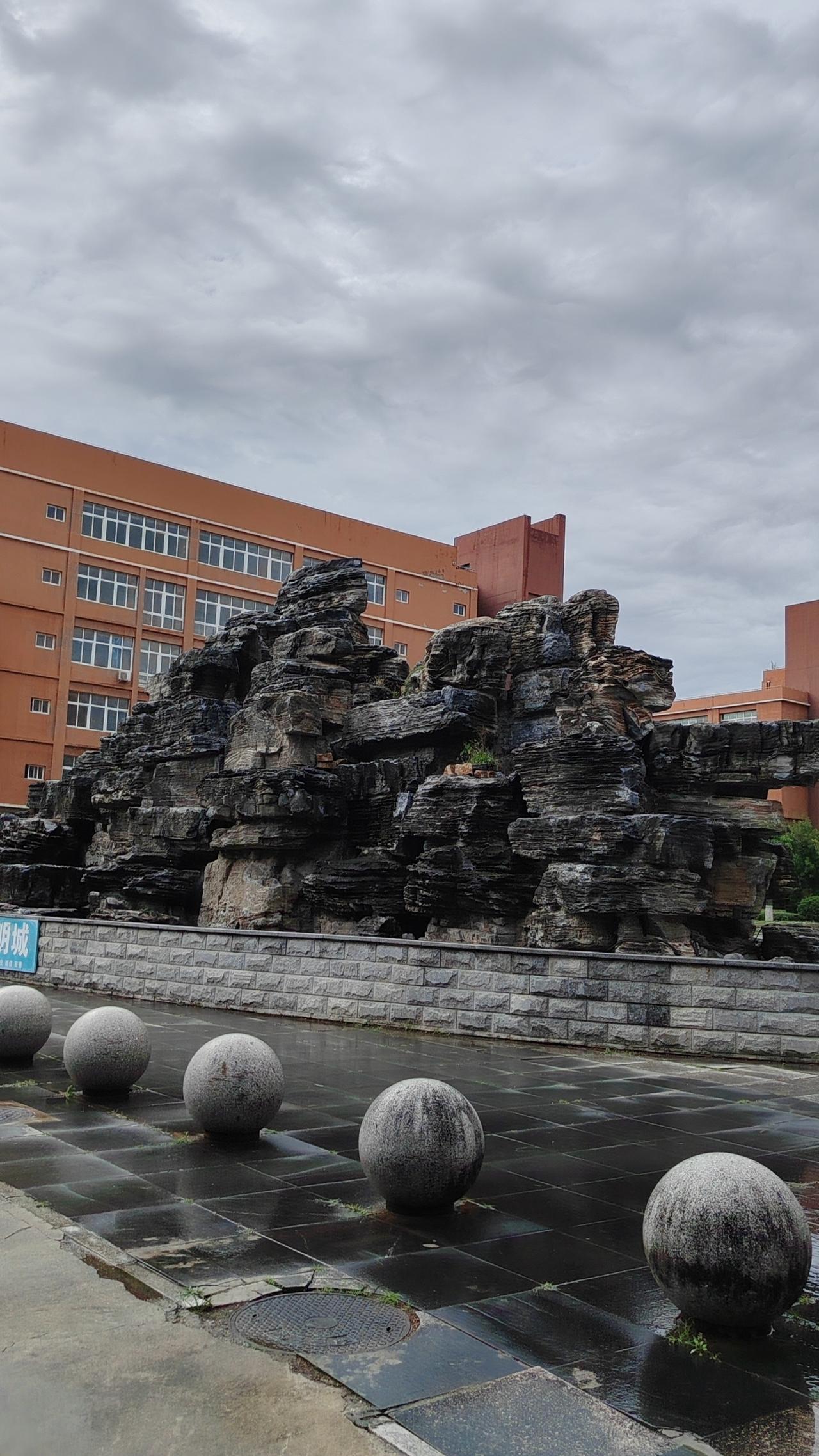 《怒不兴师，静水流深》
《孙子兵法》有云：“主不可以怒而兴师，将不可以愠而致战。