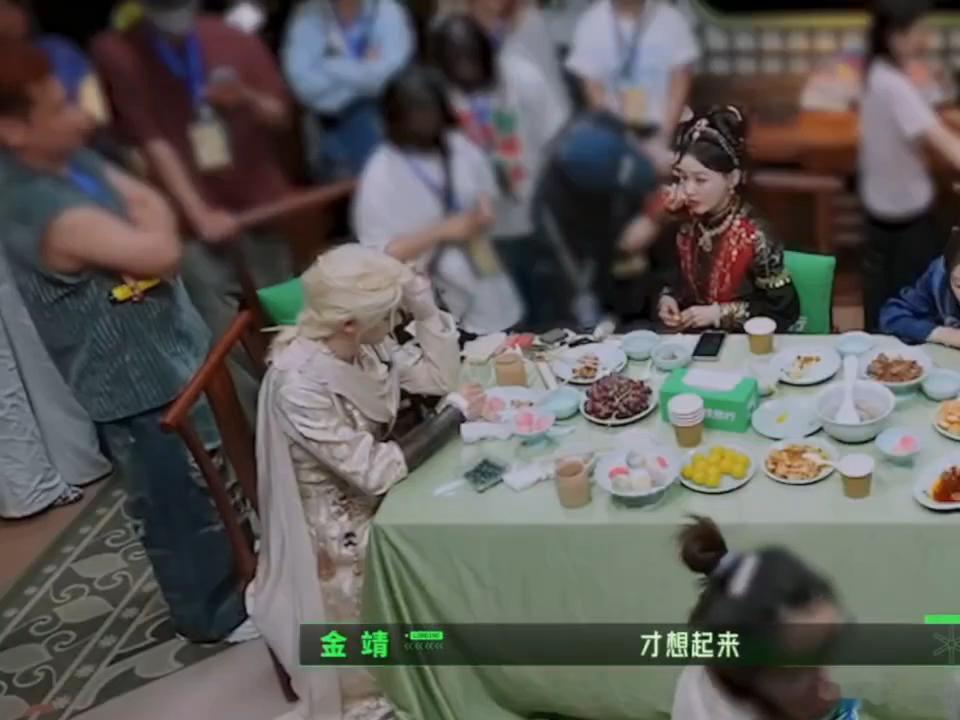 金靖夸丁程鑫有哥哥范儿丁程鑫说入行太早了金靖狠狠认可丁程鑫的大哥气场，谈吐处事都
