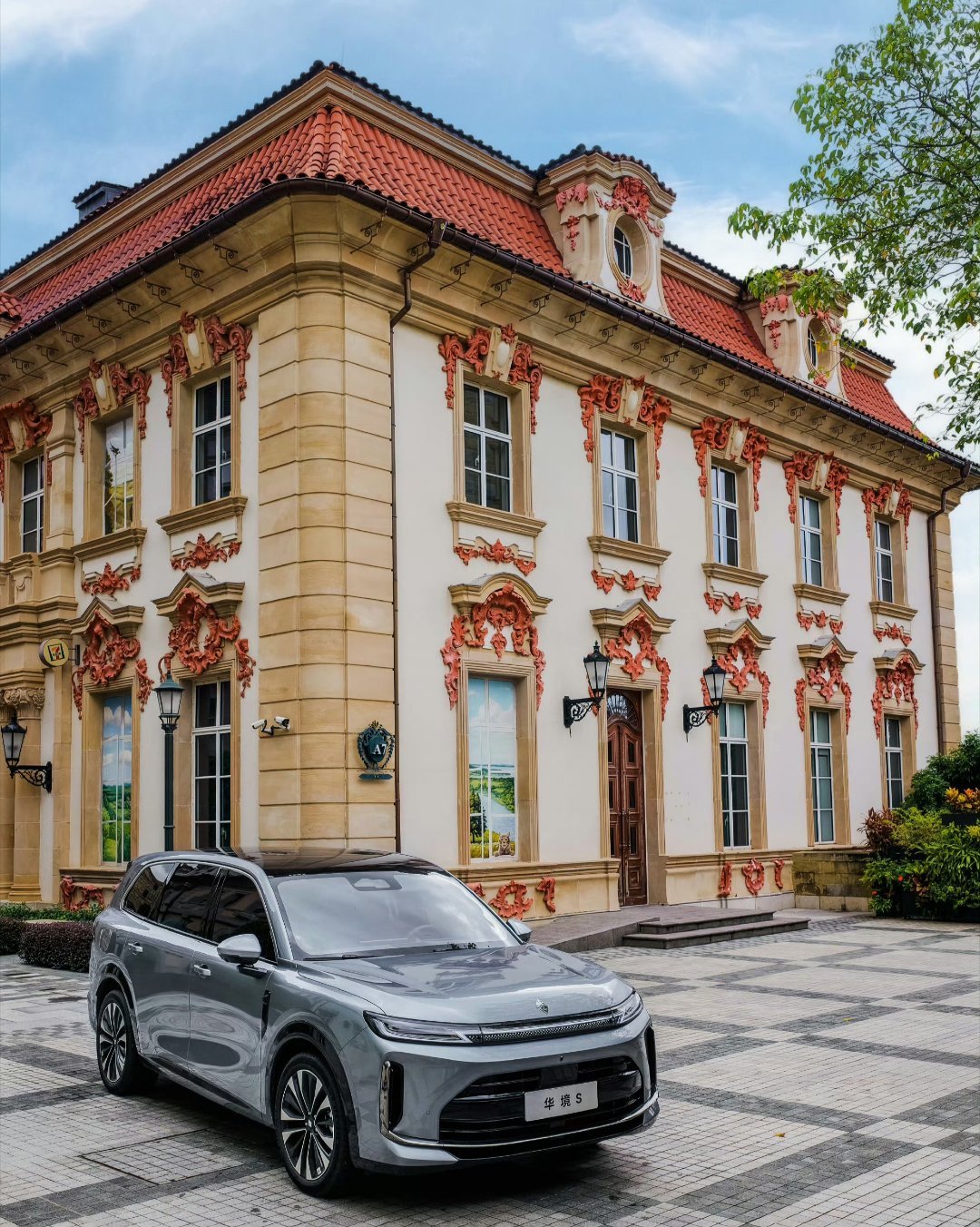 【第 1 万台华境 S 大六座 SUV 官宣将在华为松山湖基地交付】华境汽车官方
