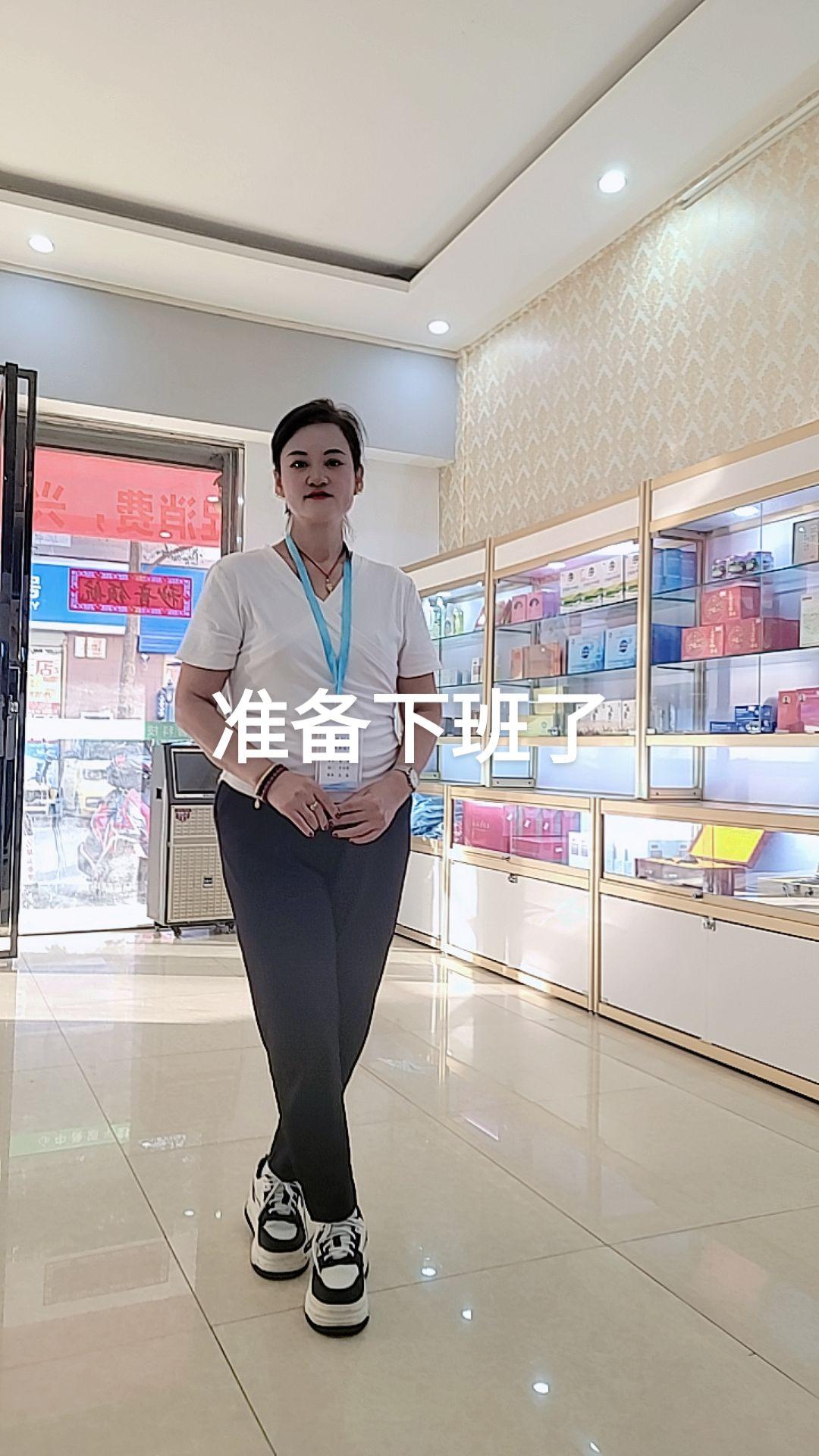 准备下班了原创作品 爱工作爱生活 乐观自信 工作娱乐两不误