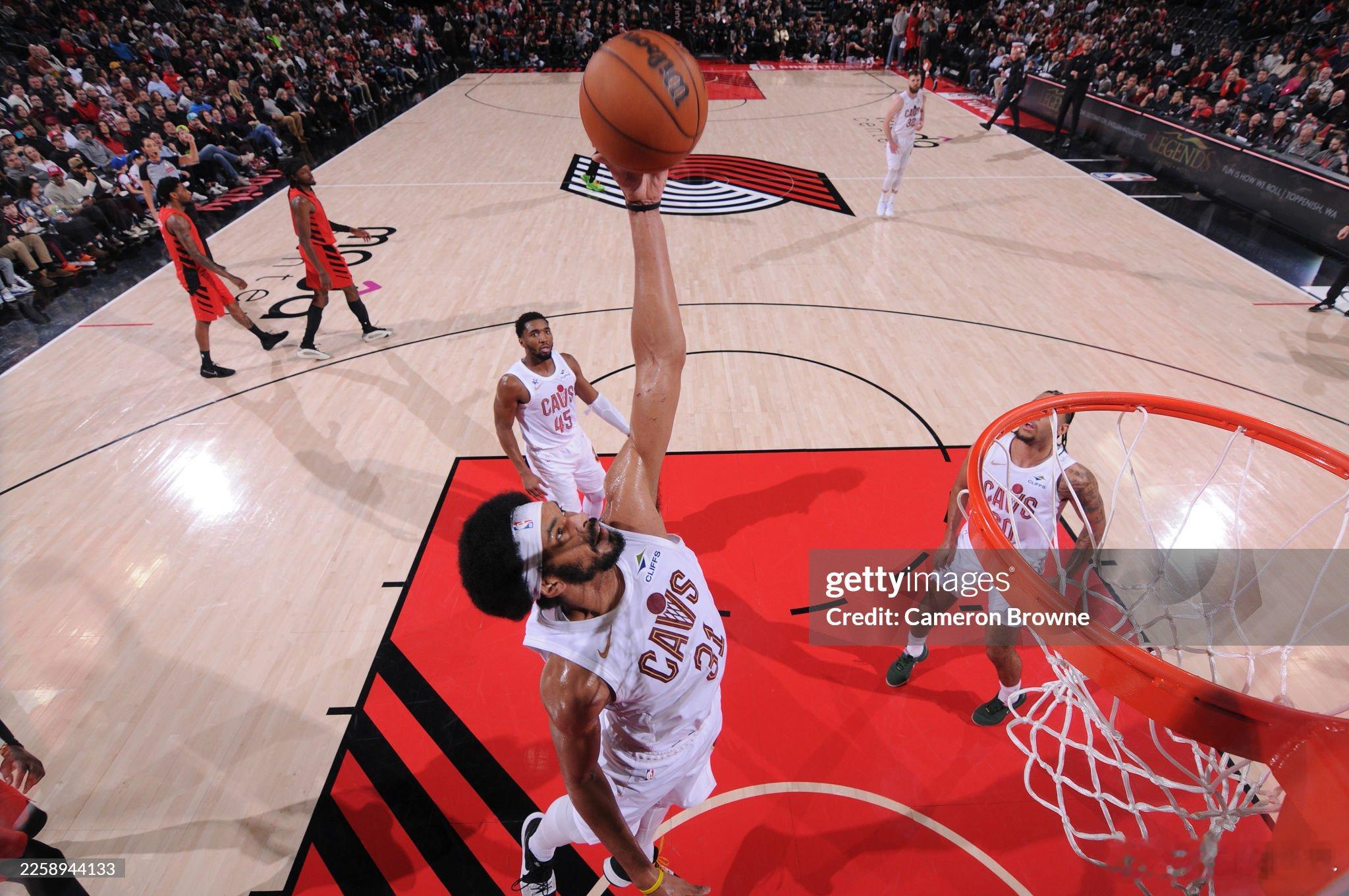 爱穿欧文3的贾里特阿伦，当年被周琦小爆过的阿伦今天砍了40+ ，这克林根是不是对