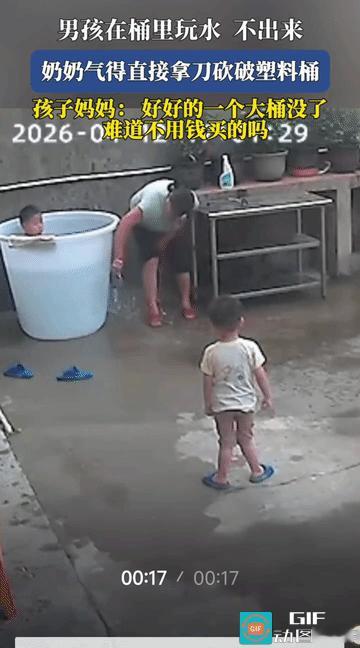 小孩子把司马老奶奶惹怒了。
第一D就已经造成漏水，为何还要补几D？估计是司马奶奶