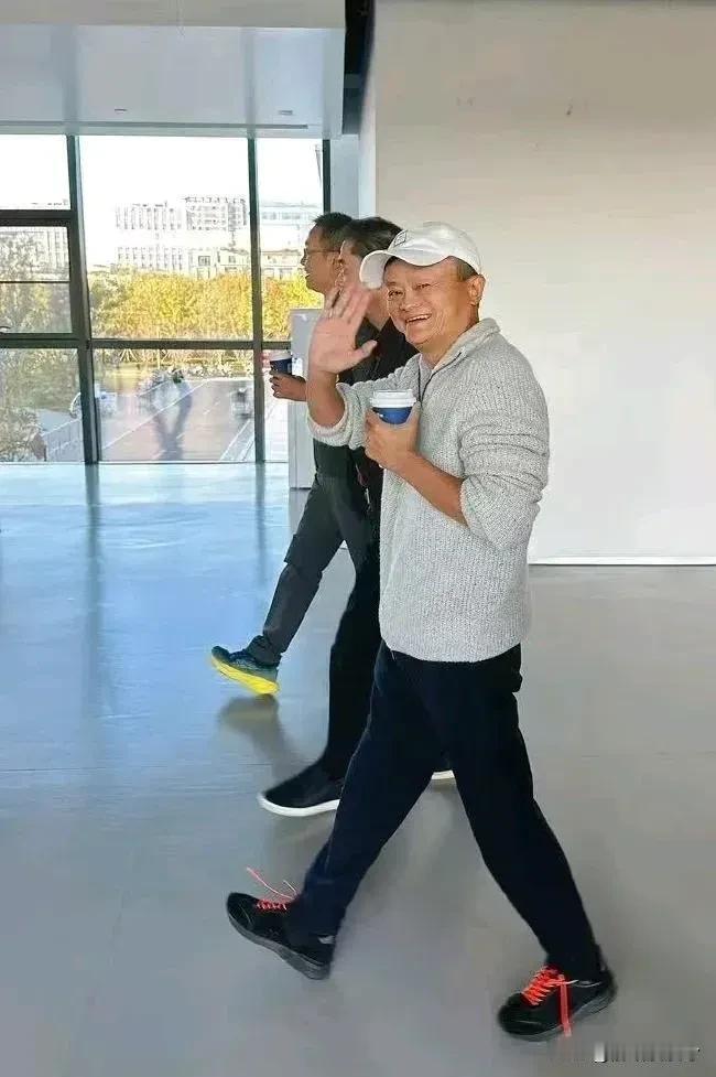 还有谁记得他，不仔细看照片，估计都不认识了吧。不可否认，他是带领我们时代进步的标