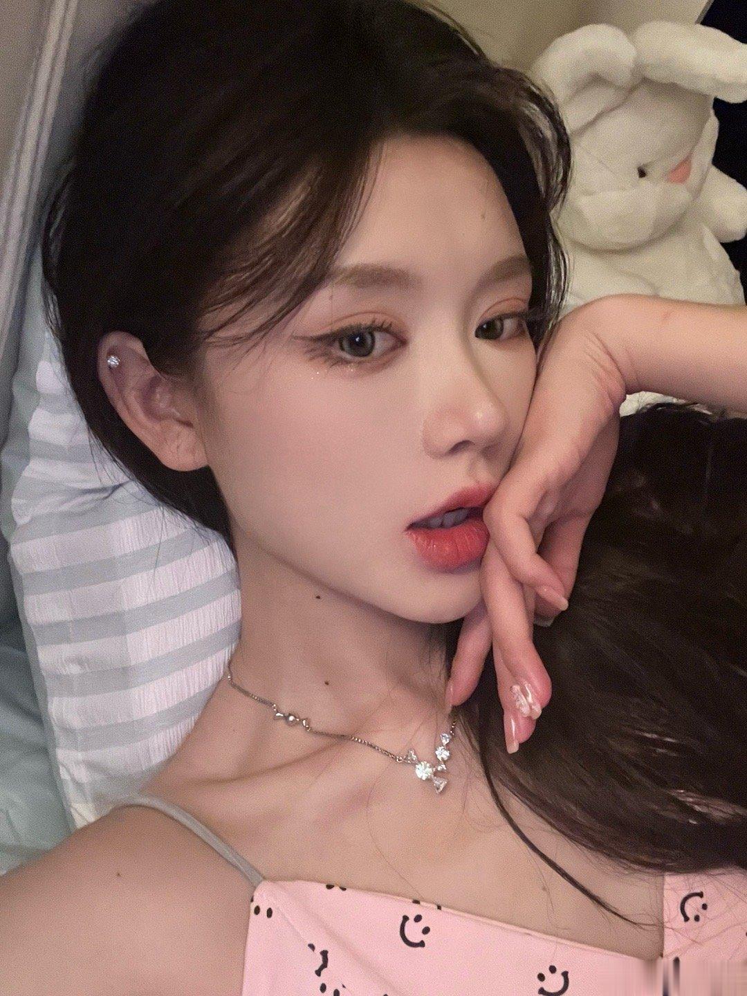 化了好看的妆就忍不住拍拍拍[耶] ​​​