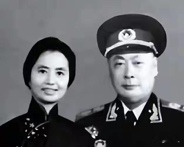 1949年陈毅任上海首任市长，父母千里来投奔，他定下三条家规，无人不敬佩
 
1