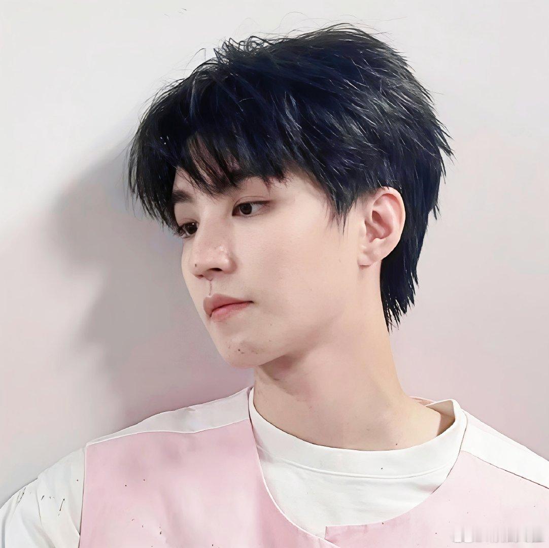 王俊凯中餐厅音乐厨房 王俊凯做凉虾的BGM是从前 中餐厅开启音乐厨房模式，伴着《