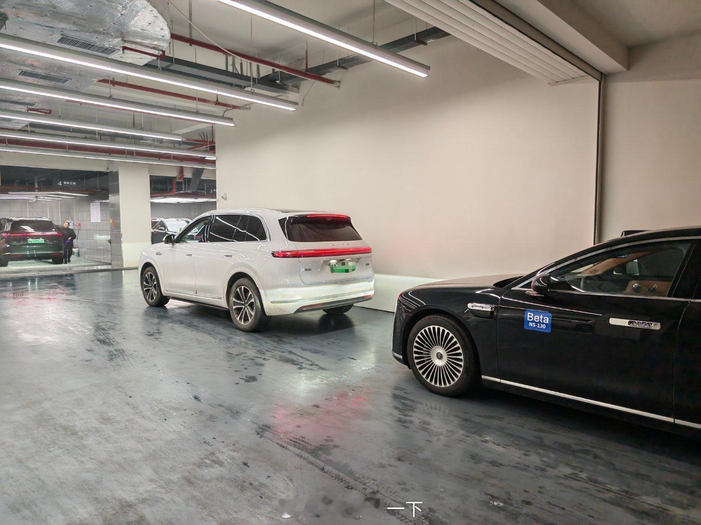 鸿蒙智行的春季健诊开始了，赶紧来金寨路店弄一弄，正好昨天下雨把车弄得挺脏，夏天到