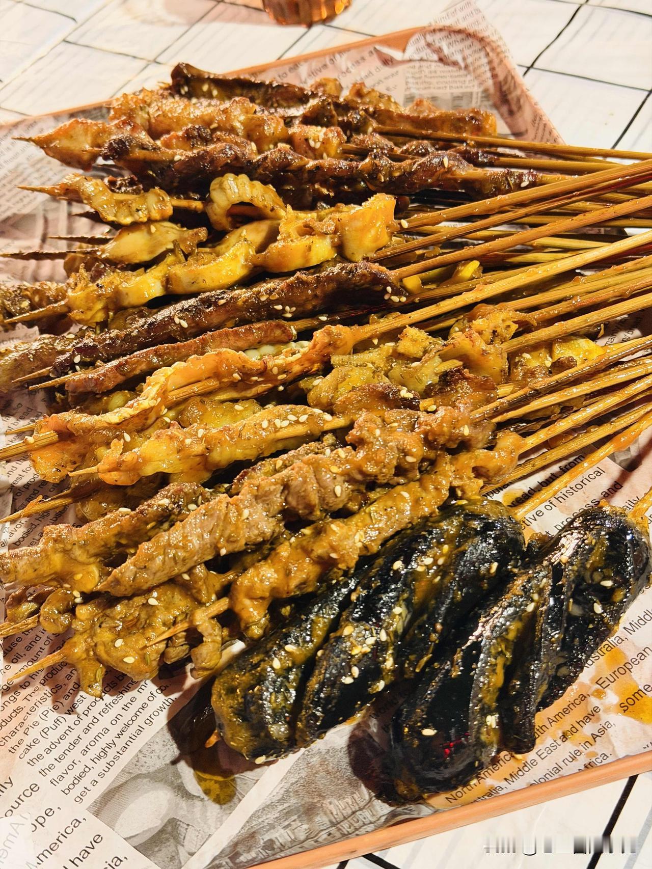 为了糊口安身，有饭吃、有屋住，不用颠沛流离；
为了家人安稳，护着父母安康、身边人