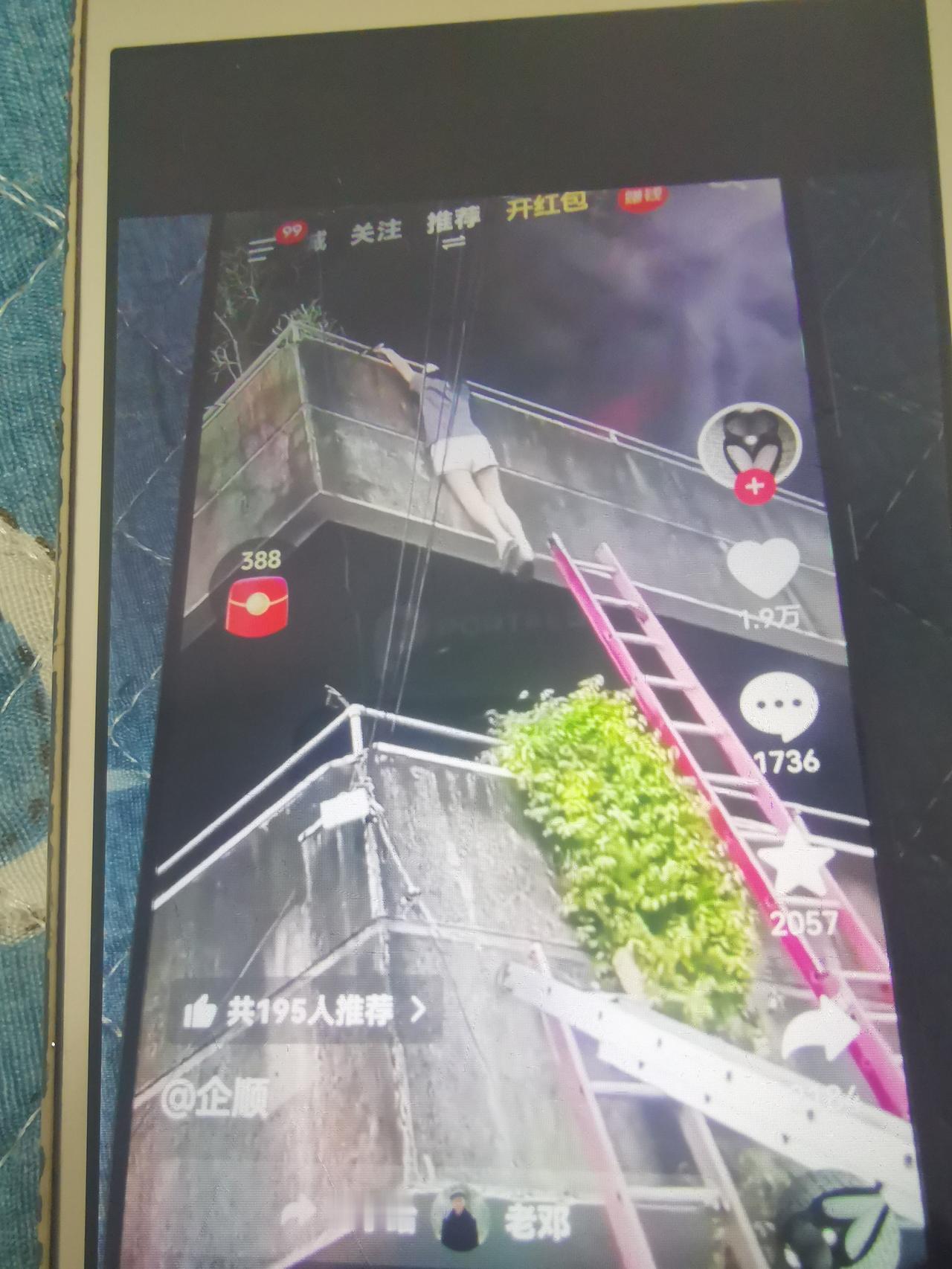 女子和消防员联合上演危难之际，逃生，救援，称得上临危不乱的全新诠释
谁说女子不如