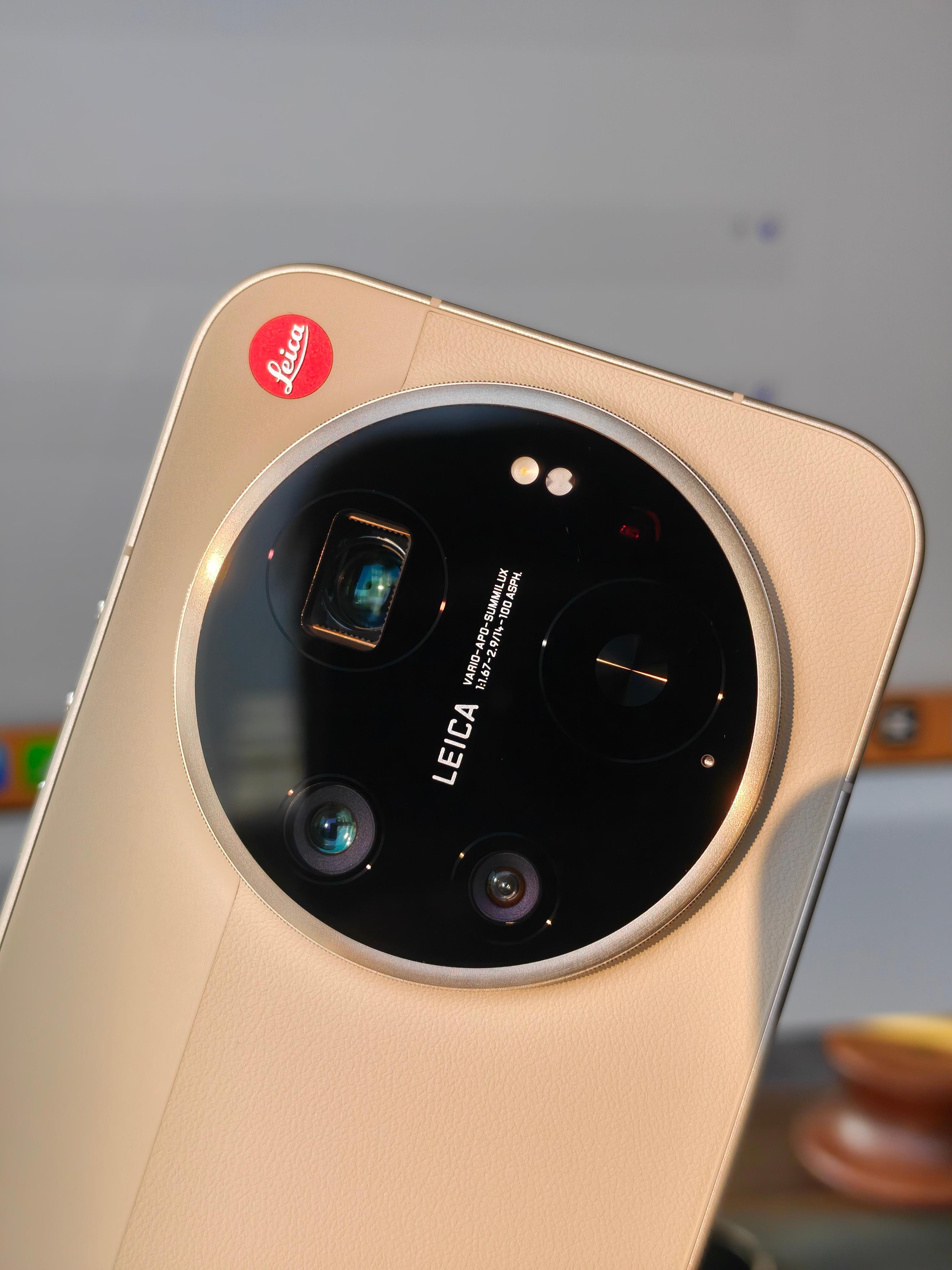 小米17 Ultra 徕卡版，米白。 