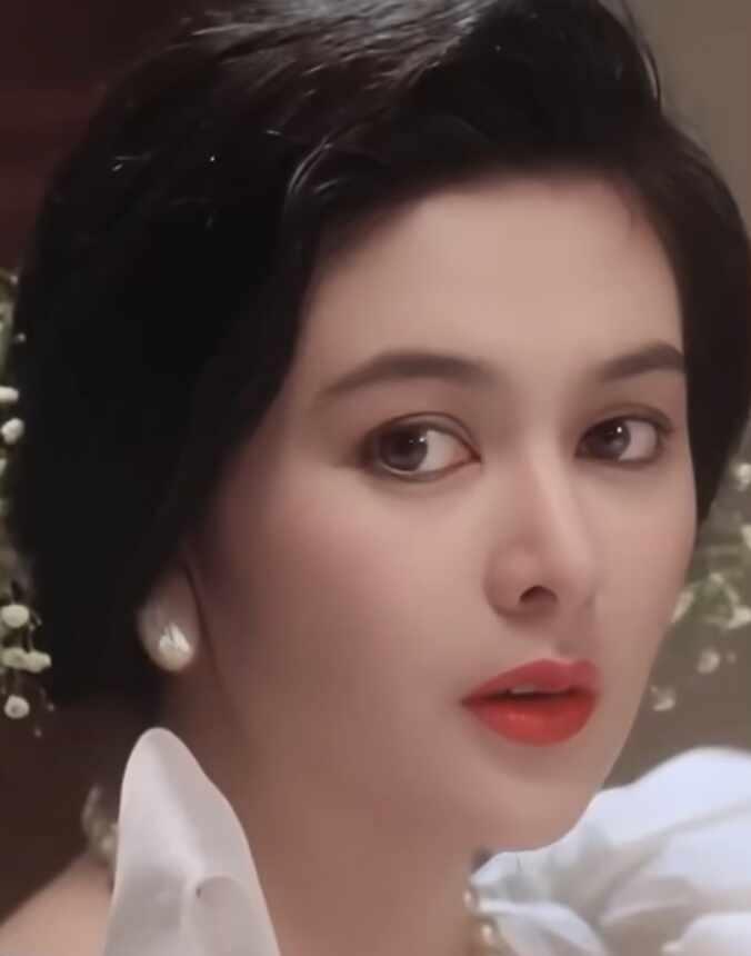 感觉关之琳和陈德容有点像？为什么？
神仙颜值 港星 女演员 盛世美颜 关之琳 关