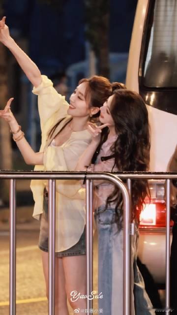 张月陈瑶陪看快乐老家浪姐5位姐姐陪看快乐老家快来和我一起观看，感受那份来自快乐老