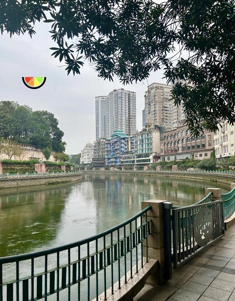 贵阳的最后一天🌈
每个人都在扮演着自己的角色，
时而去做一个台上演戏的人，
时
