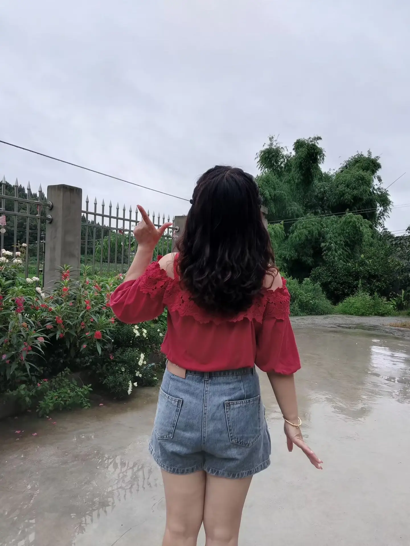 等雨等你，等你等雨，等到了雨等不到你
