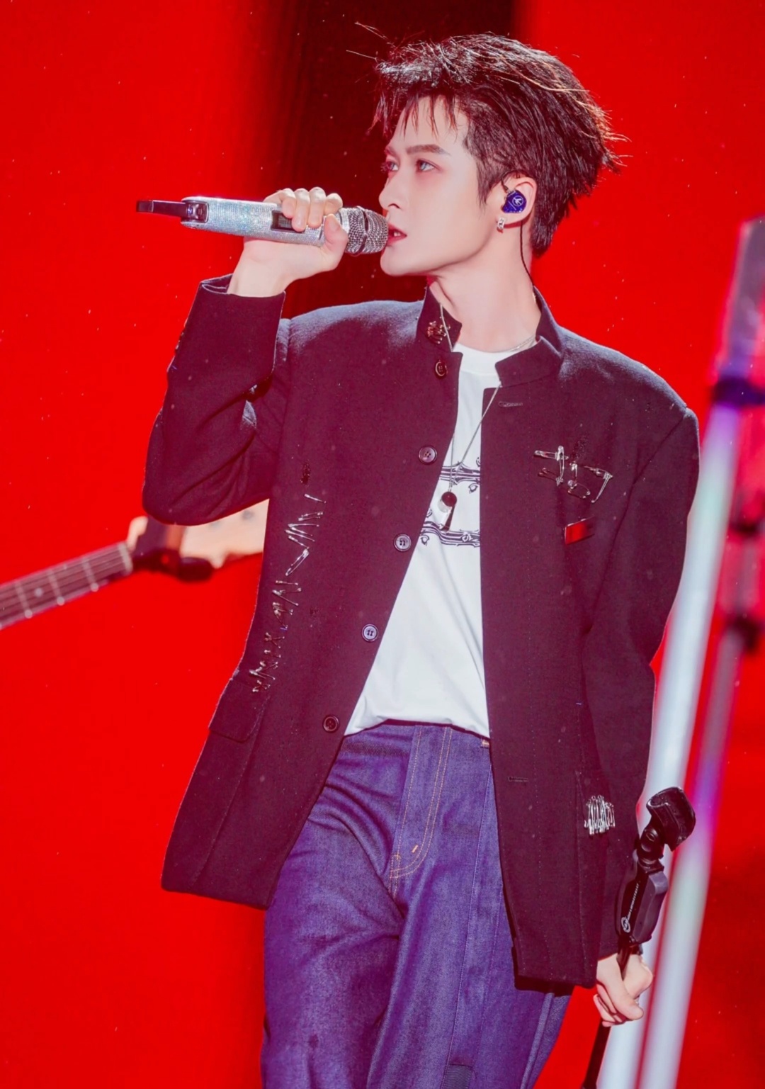 檀健次TME平台超级家族代言人 实力为王，「健」证新章！热爱为名，铸「次」梦想！