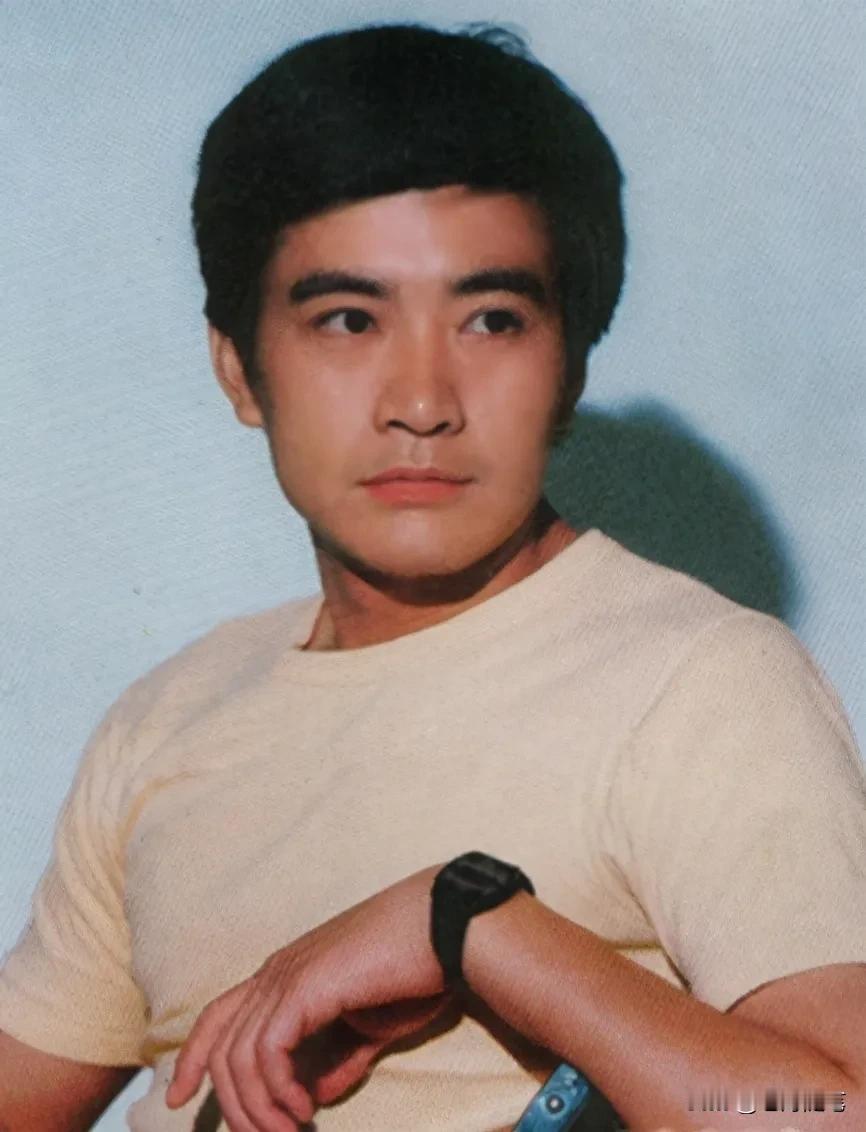 实力派老戏骨，电影学院教授，周里京说：1983年，我接到了吴天明导演的邀请，参演